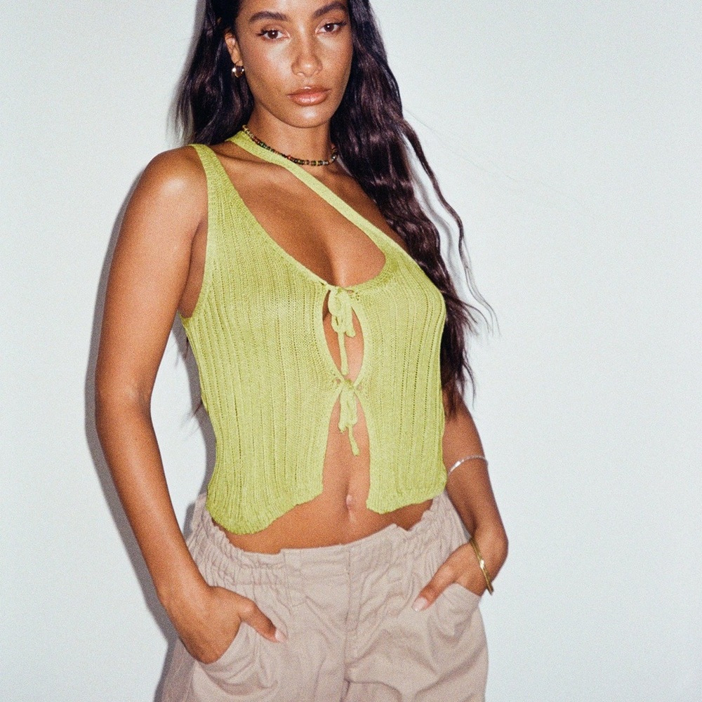 MOTEL ROCKS TAPA CUTOUT TOP IN LIME